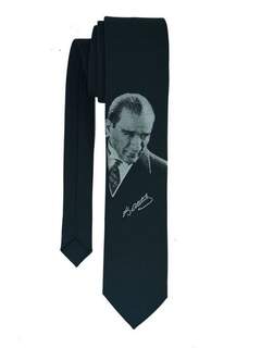 ATATÜRK PORTRE VE İMZA DESENLİ MİKROFİBER DOKUMA KLASİK KESİM SİYAH KRAVAT