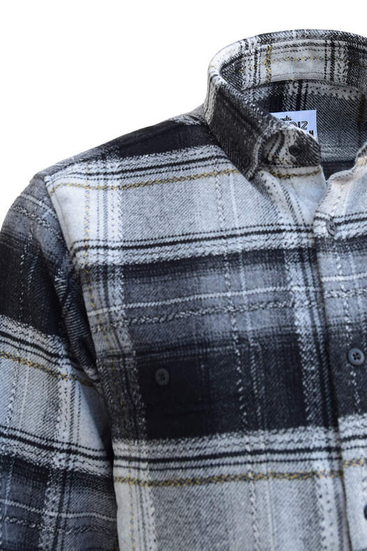 Gri Tonlarında Ekose Oduncu